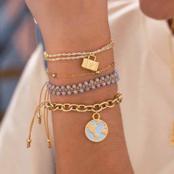 Set De Pulseras Con Dijes Variados + Aretes